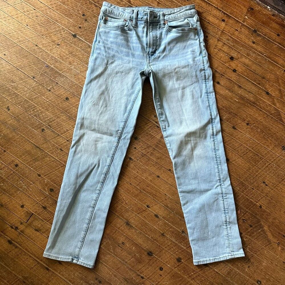 American Eagle distressed athletic straight 29x30 jeans